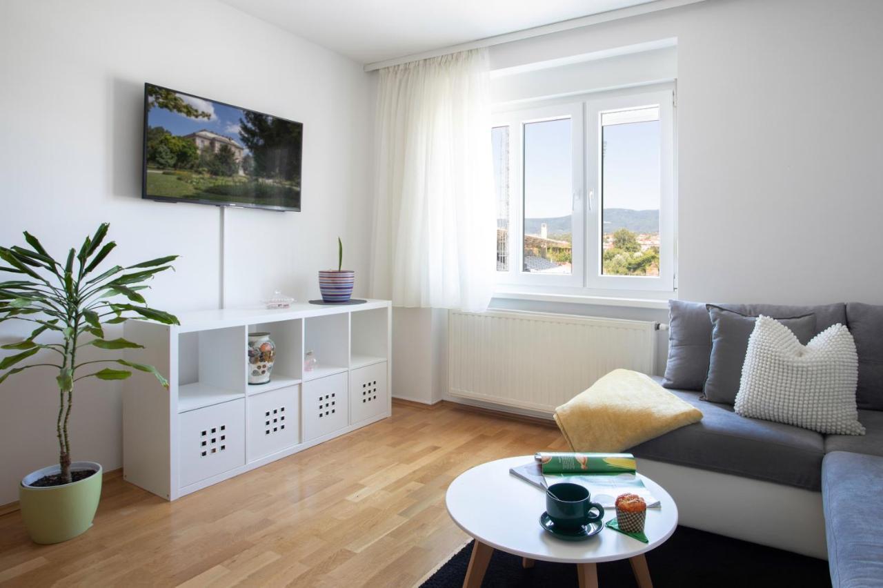 Spacious 2Bdr Apartment With A Cute Balcony ザグレブ エクステリア 写真